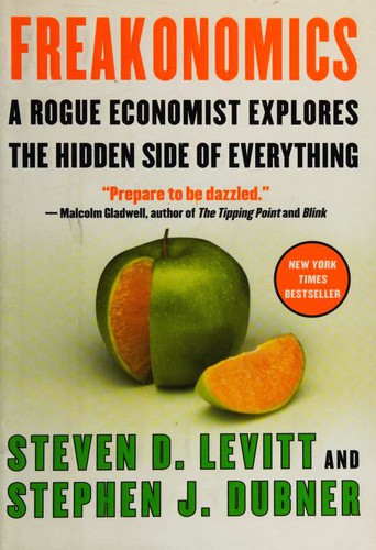 Book cover of Freakonomics by Steven D. Levitt, Stephen J. Dubner, Andrea Montero Cusset